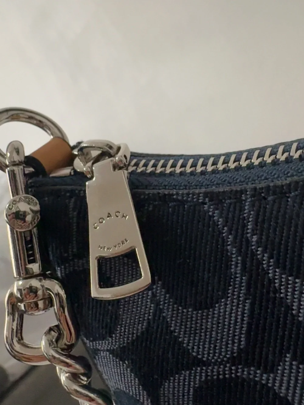 COACH Teri Shoulder Bag In Signature Canvas Denim ( New)